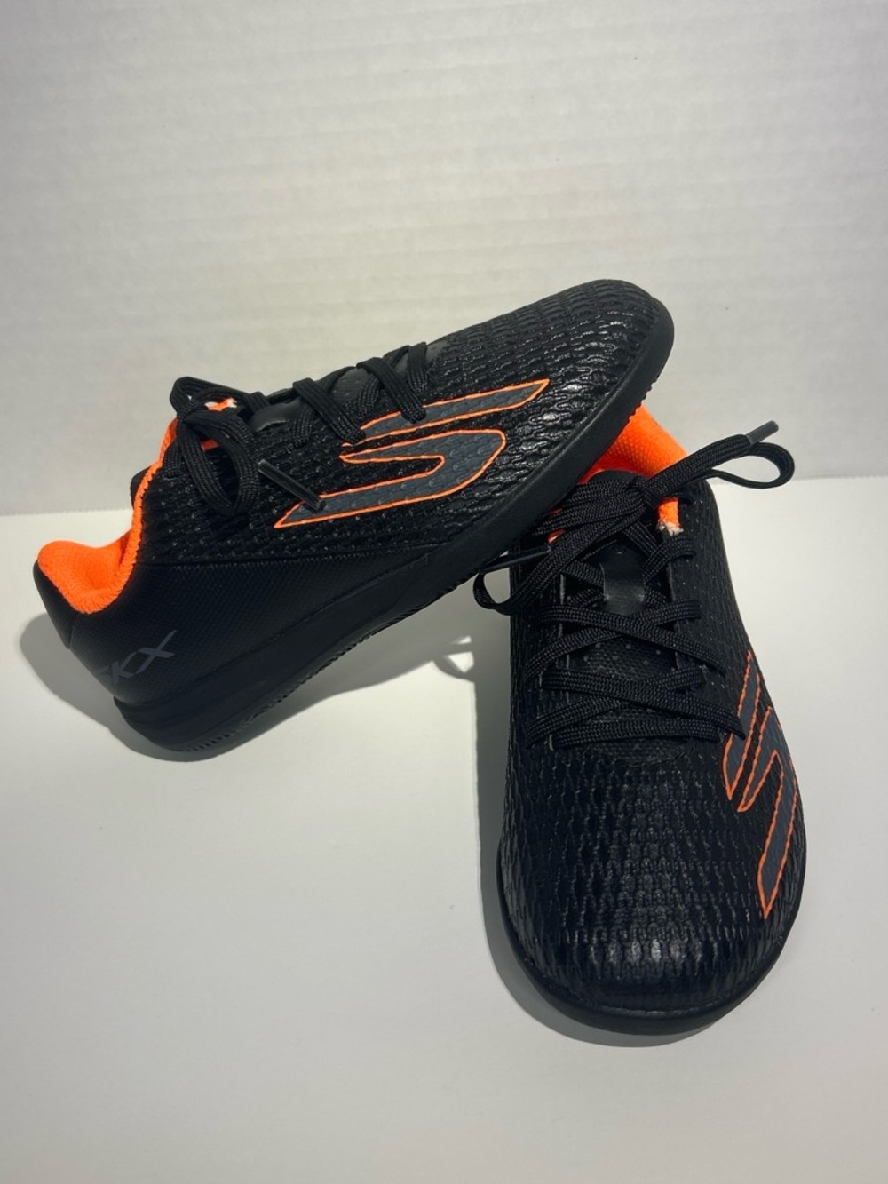 Sketchers SKX_2 Jr youth IC indoor soccer shoes size 11 NEW